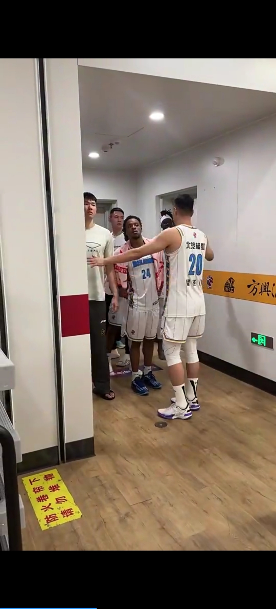 九游体育app-包含今晚体能课后，深圳男篮外线爆发备战NBA常规赛，震撼外界，高层口径保持一致的词条