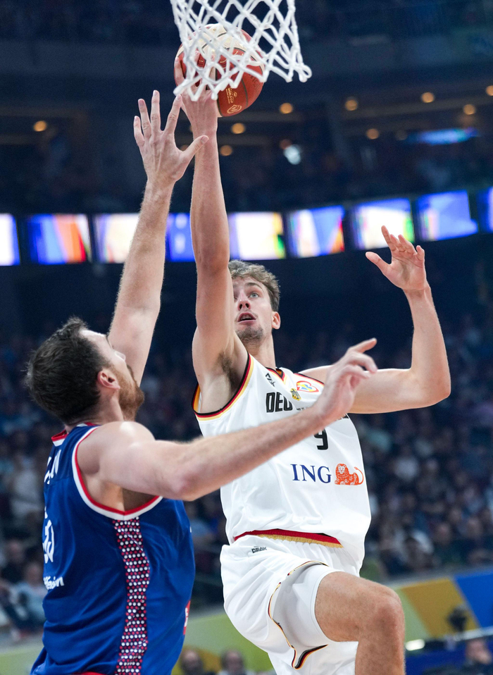 九游体育app-深圳男篮迎德国杯关键赛，冲刺阶段造点机会，压力陡增，高层口径保持一致(密集型的防守让国家队队员无法快速进攻)